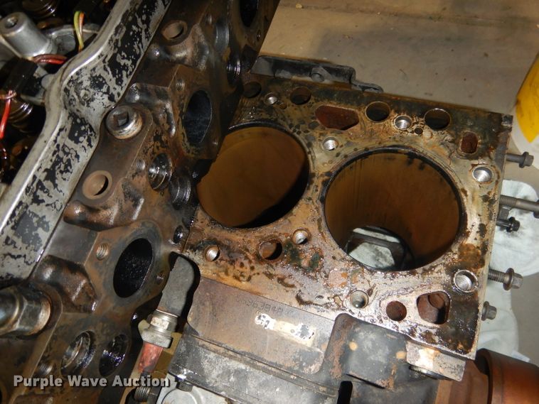 image for item HU9259 2003 Cummins  engine block