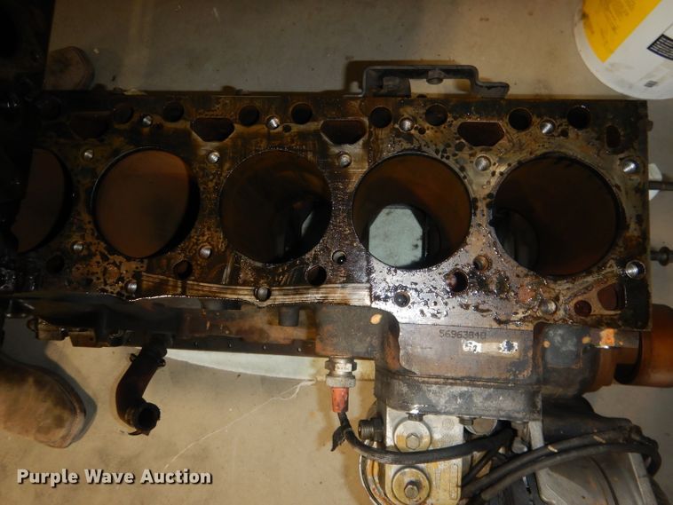 image for item HU9259 2003 Cummins  engine block