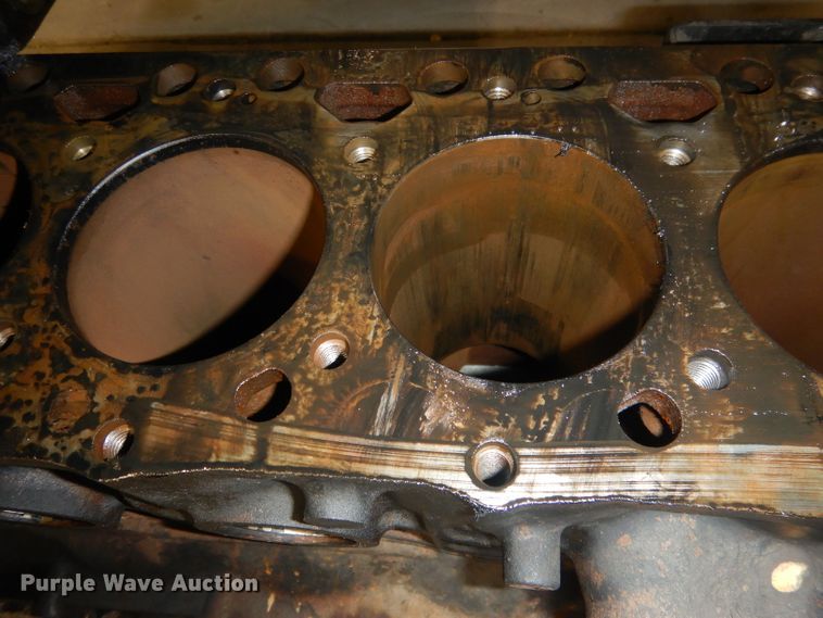 image for item HU9259 2003 Cummins  engine block