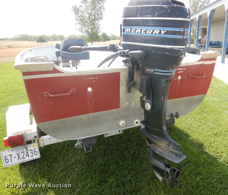 image for item HU9267 1989 Lund American  boat