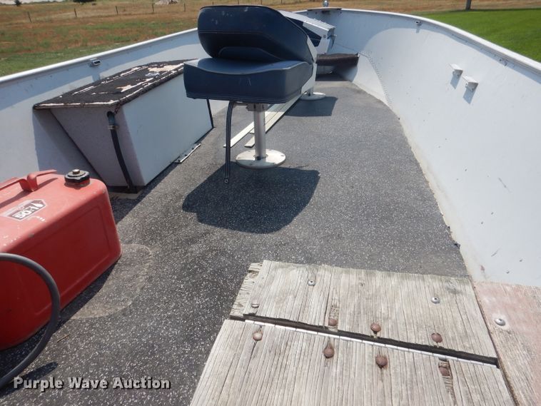 image for item HU9267 1989 Lund American  boat