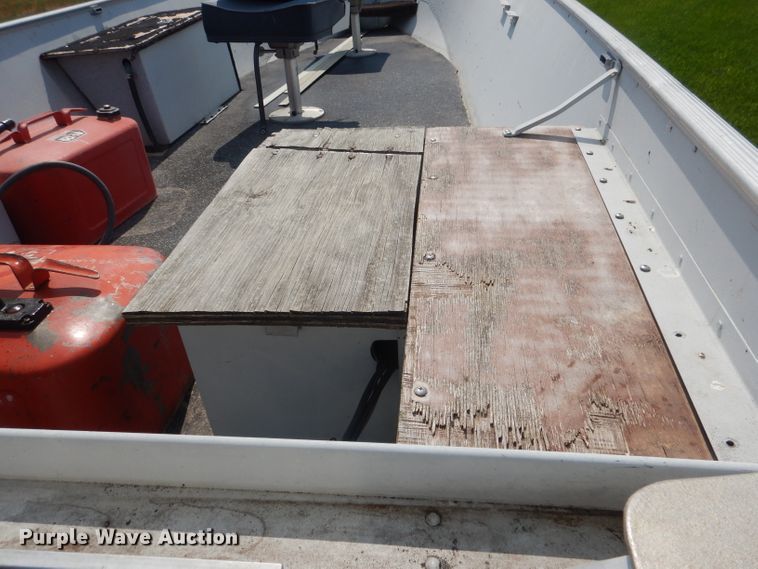 image for item HU9267 1989 Lund American  boat