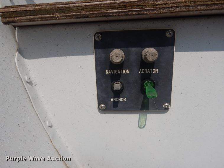 image for item HU9267 1989 Lund American  boat