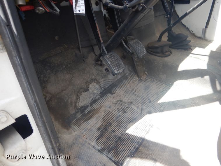 image for item HU9270 1972 Ford F600  flatbed truck