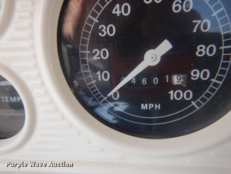 image for item HU9270 1972 Ford F600  flatbed truck