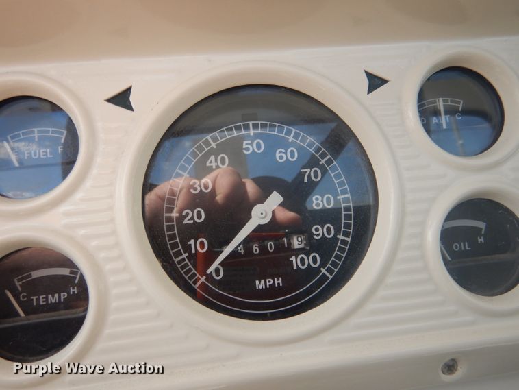 image for item HU9270 1972 Ford F600  flatbed truck