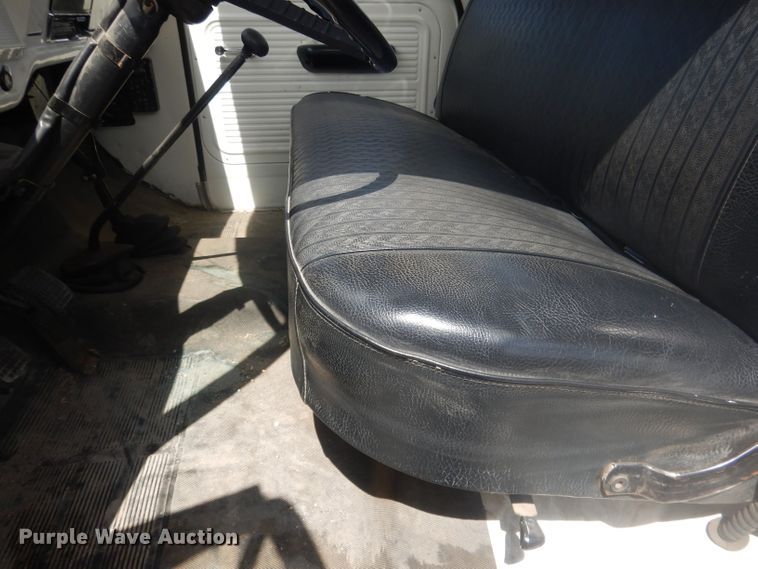 image for item HU9270 1972 Ford F600  flatbed truck