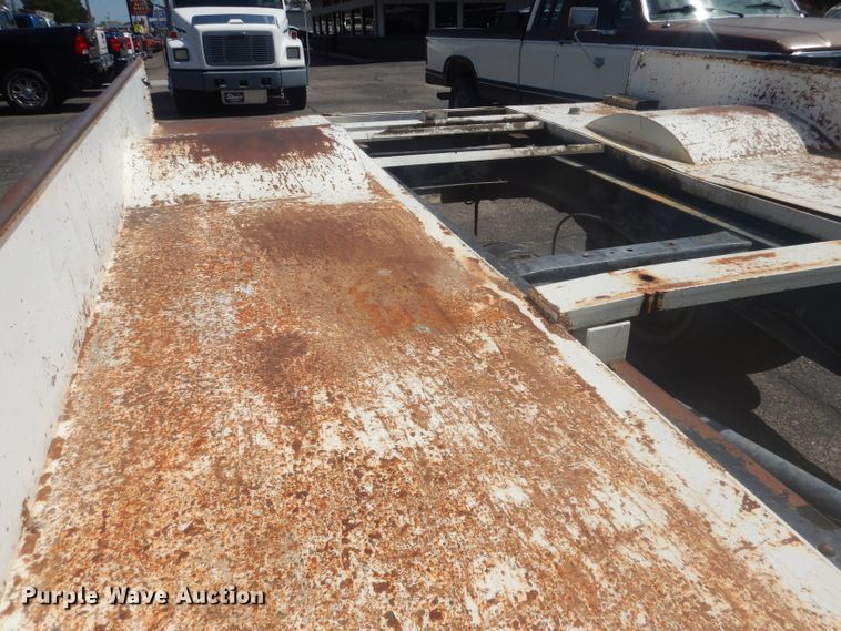 image for item HU9270 1972 Ford F600  flatbed truck