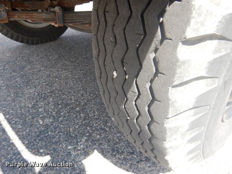 image for item HU9270 1972 Ford F600  flatbed truck