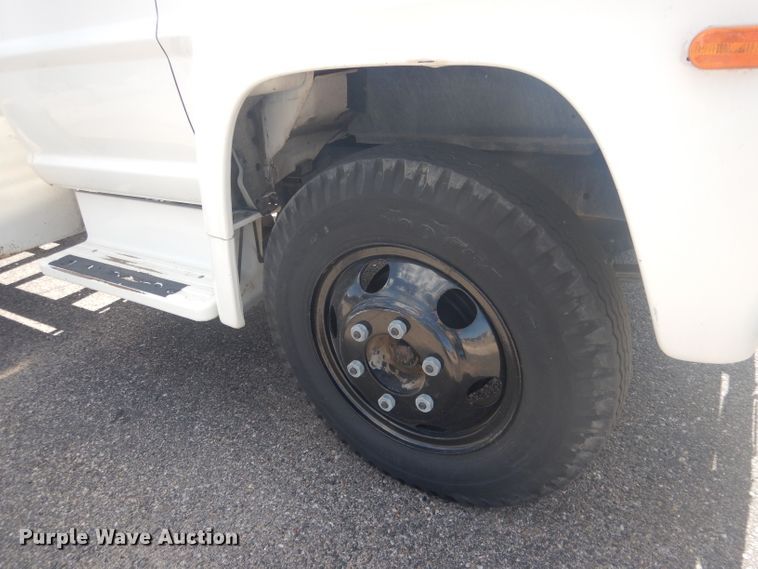 image for item HU9270 1972 Ford F600  flatbed truck