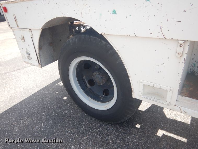 image for item HU9270 1972 Ford F600  flatbed truck