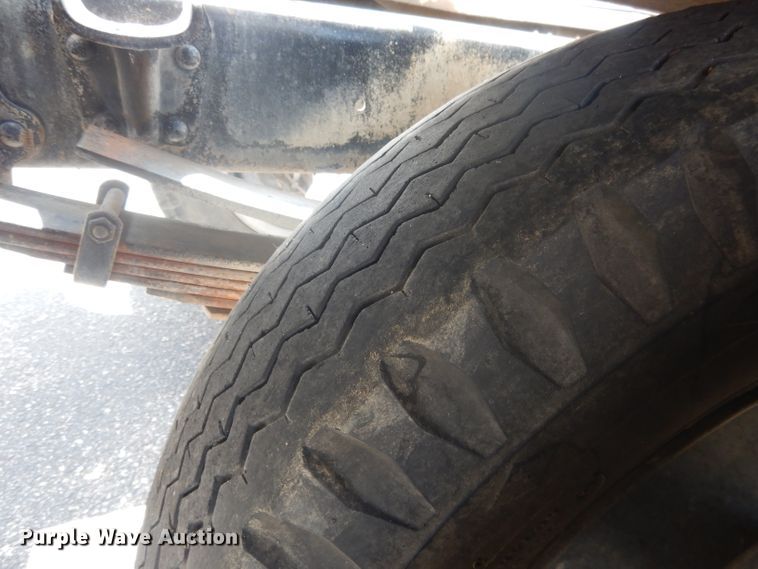 image for item HU9270 1972 Ford F600  flatbed truck