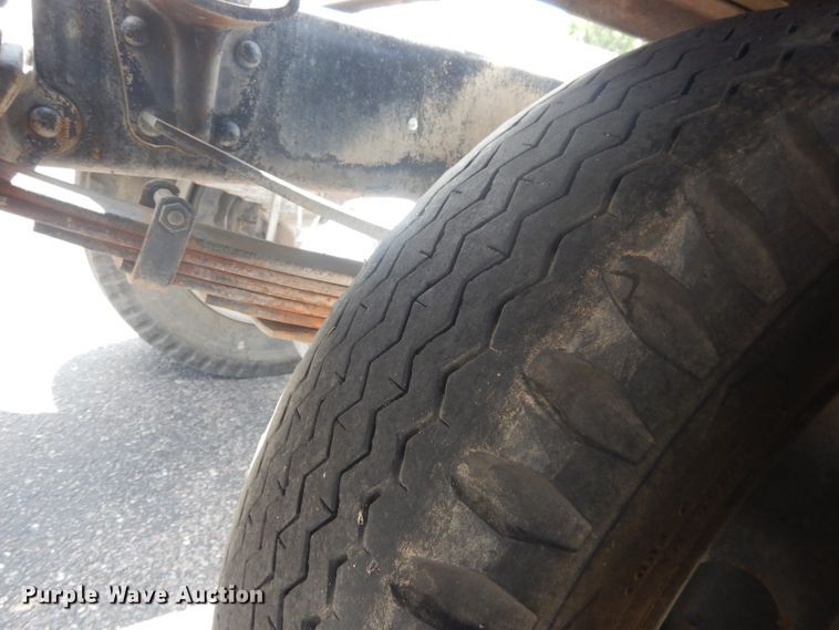 image for item HU9270 1972 Ford F600  flatbed truck