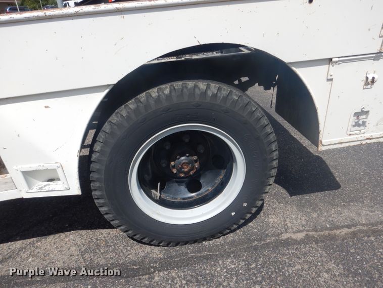 image for item HU9270 1972 Ford F600  flatbed truck