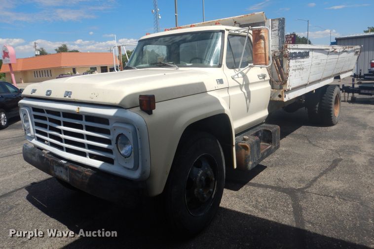 image for item HU9271 1975 Ford F700  dump truck
