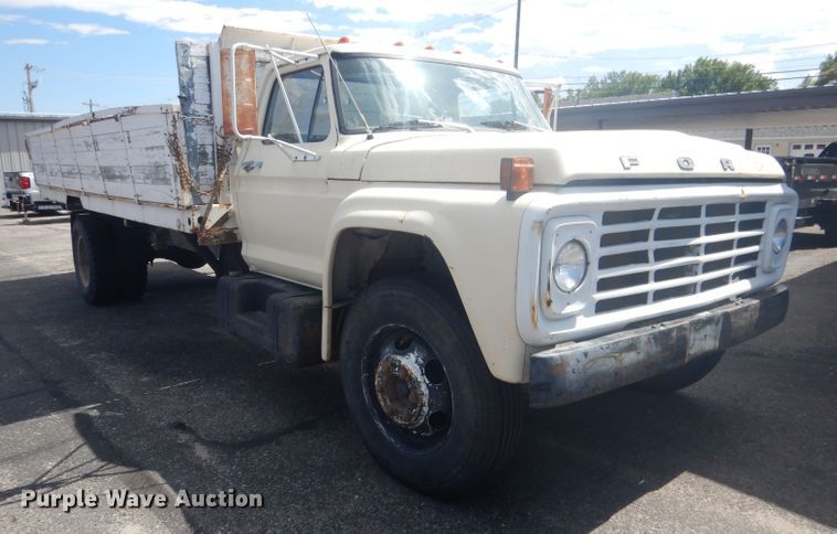 image for item HU9271 1975 Ford F700  dump truck