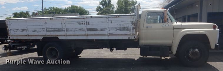 image for item HU9271 1975 Ford F700  dump truck