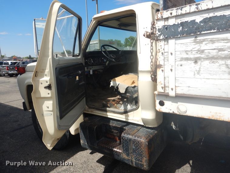 image for item HU9271 1975 Ford F700  dump truck