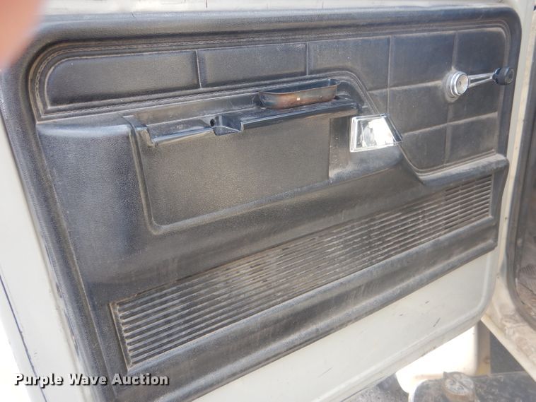 image for item HU9271 1975 Ford F700  dump truck