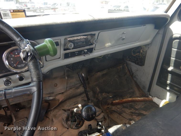 image for item HU9271 1975 Ford F700  dump truck