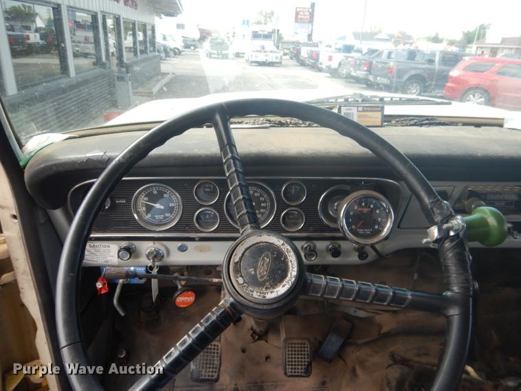 image for item HU9271 1975 Ford F700  dump truck