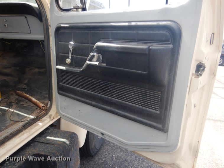 image for item HU9271 1975 Ford F700  dump truck