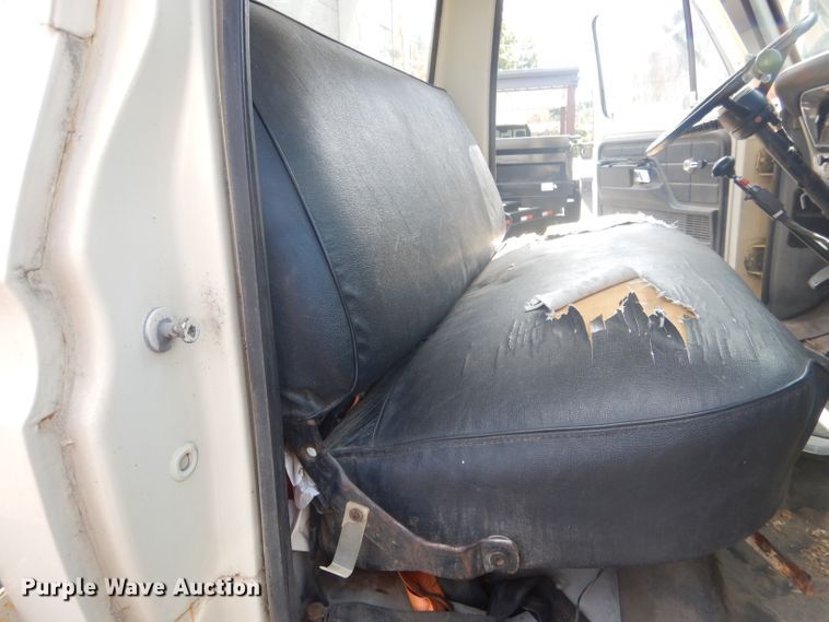 image for item HU9271 1975 Ford F700  dump truck