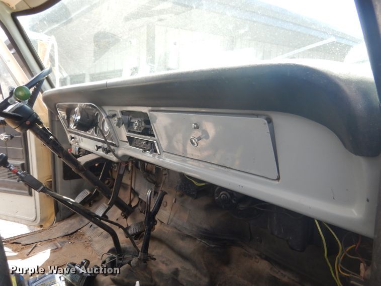 image for item HU9271 1975 Ford F700  dump truck