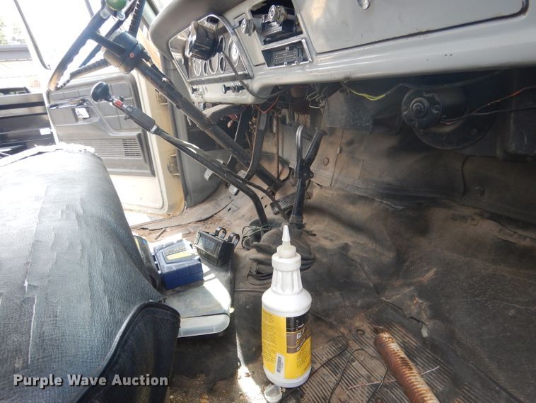 image for item HU9271 1975 Ford F700  dump truck