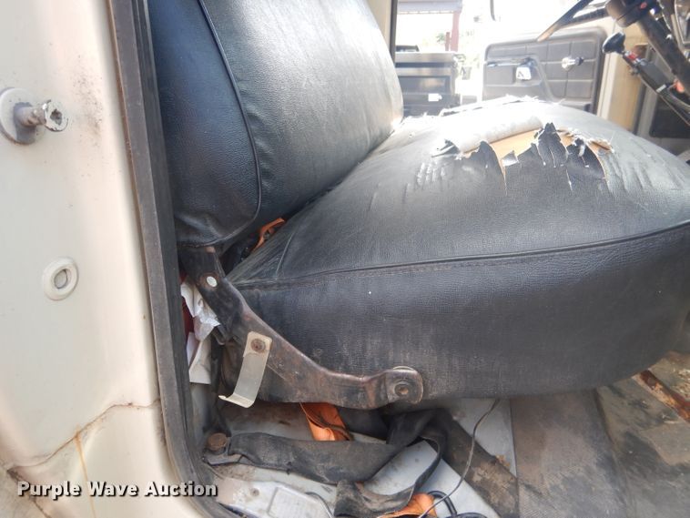 image for item HU9271 1975 Ford F700  dump truck