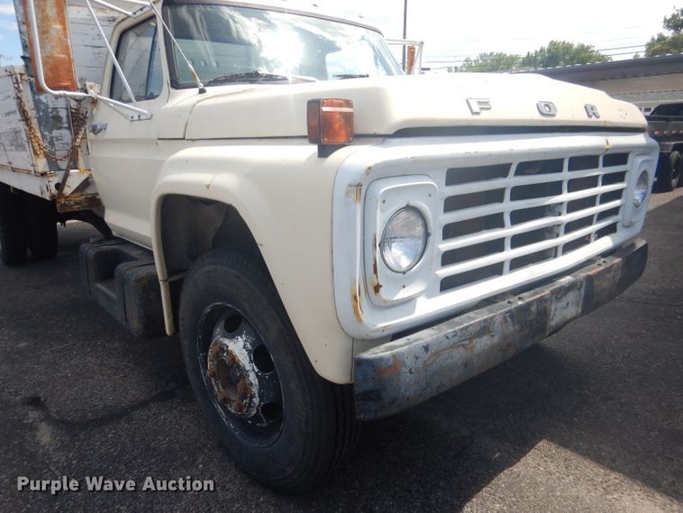 image for item HU9271 1975 Ford F700  dump truck