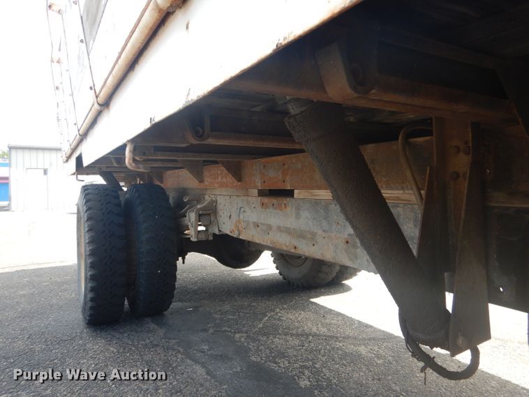 image for item HU9271 1975 Ford F700  dump truck