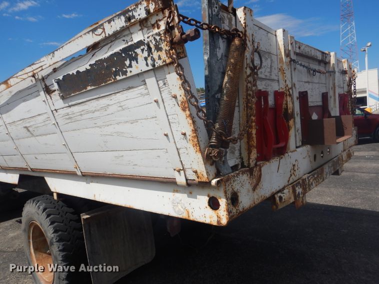 image for item HU9271 1975 Ford F700  dump truck