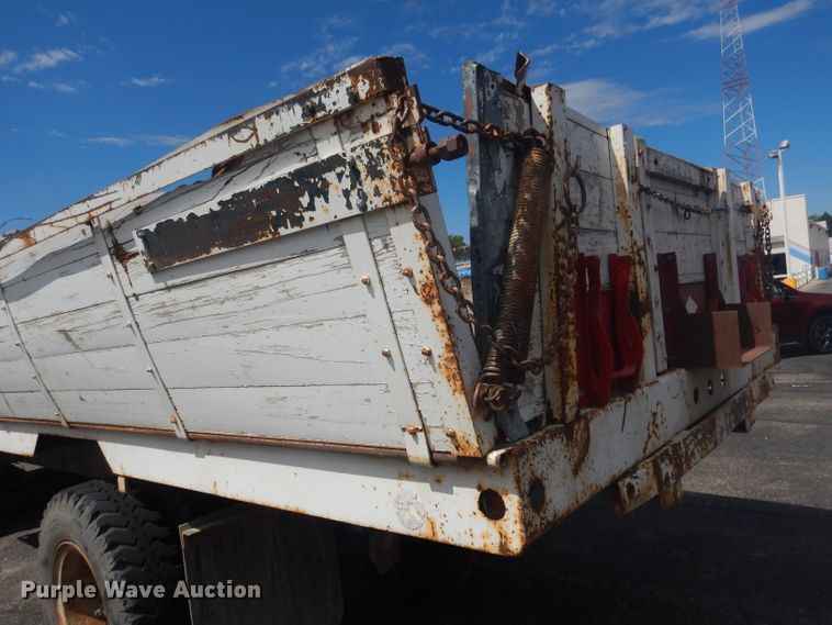 image for item HU9271 1975 Ford F700  dump truck