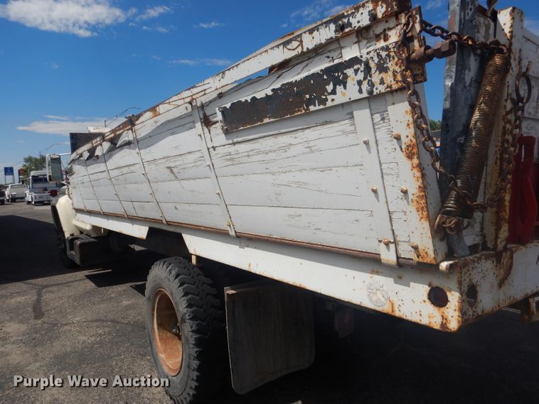 image for item HU9271 1975 Ford F700  dump truck