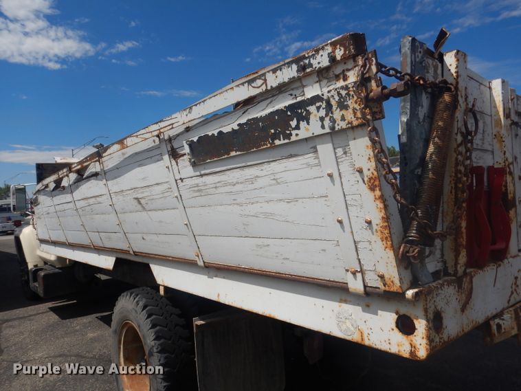 image for item HU9271 1975 Ford F700  dump truck