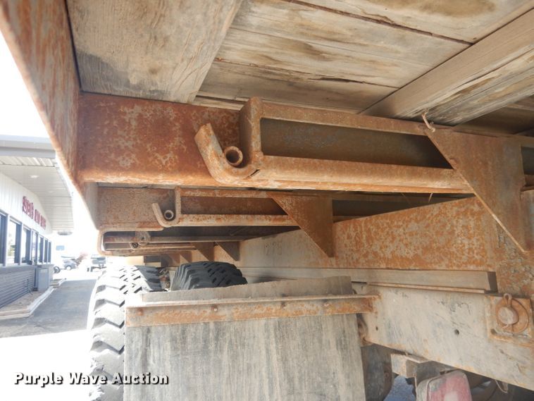 image for item HU9271 1975 Ford F700  dump truck