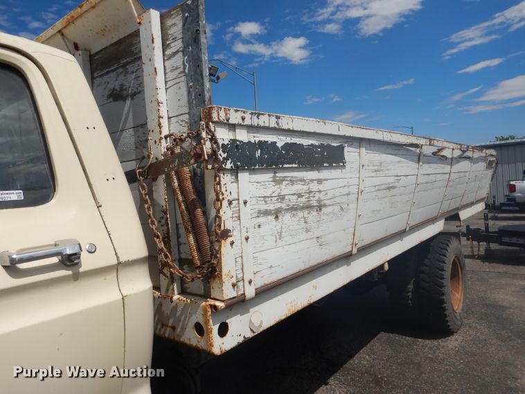 image for item HU9271 1975 Ford F700  dump truck
