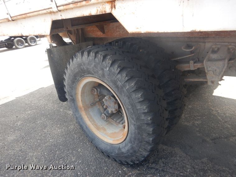 image for item HU9271 1975 Ford F700  dump truck