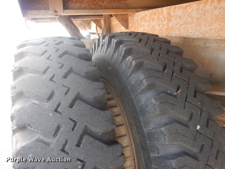 image for item HU9271 1975 Ford F700  dump truck