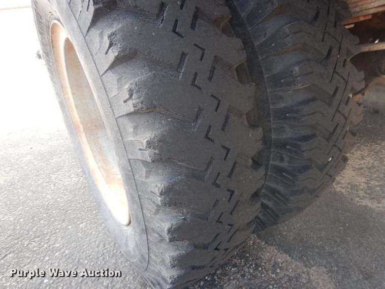 image for item HU9271 1975 Ford F700  dump truck