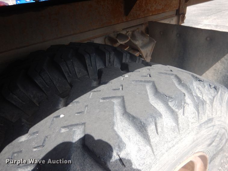 image for item HU9271 1975 Ford F700  dump truck