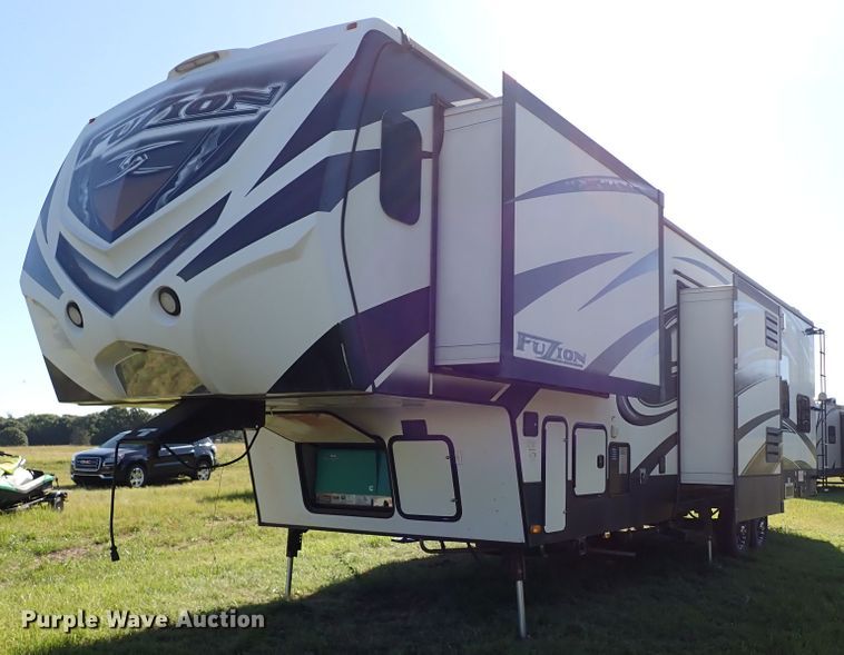 image for item IN9562 2015 Keystone Fuzion  camper