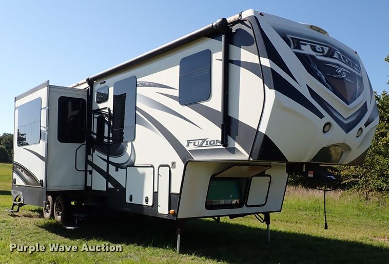 image for item IN9562 2015 Keystone Fuzion  camper
