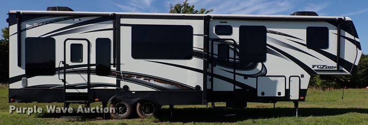 image for item IN9562 2015 Keystone Fuzion  camper