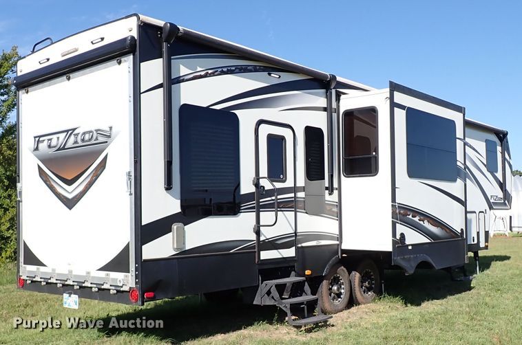 image for item IN9562 2015 Keystone Fuzion  camper