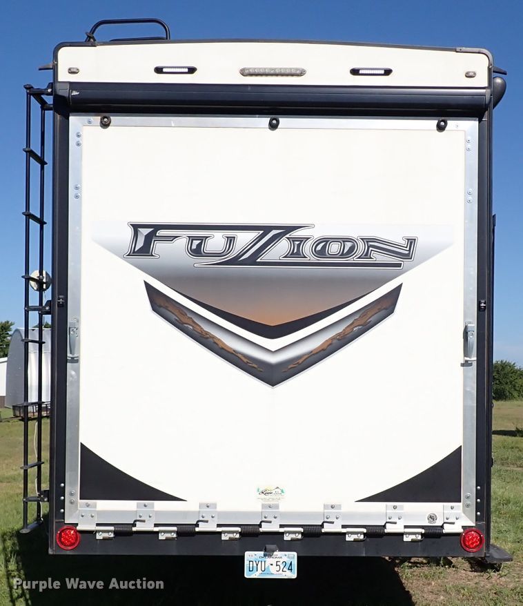 image for item IN9562 2015 Keystone Fuzion  camper