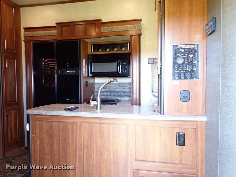 image for item IN9562 2015 Keystone Fuzion  camper