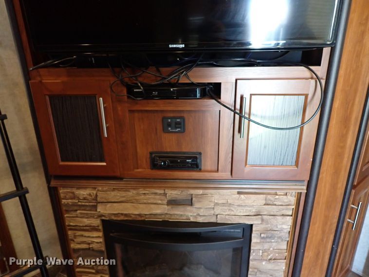 image for item IN9562 2015 Keystone Fuzion  camper