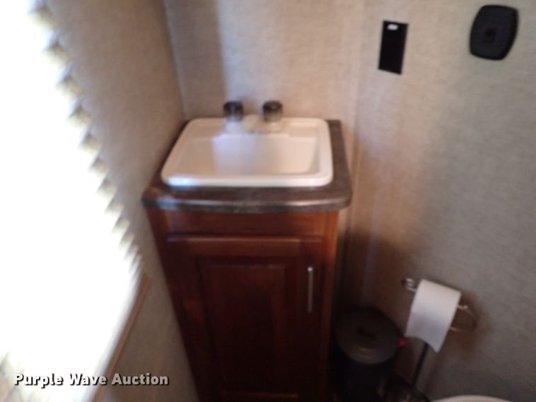 image for item IN9562 2015 Keystone Fuzion  camper